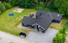 Awesome Home In Glesborg With Indoor Swimming Pool